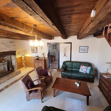 Authentic With Terrace And Shared Pool Vakantiehuis *