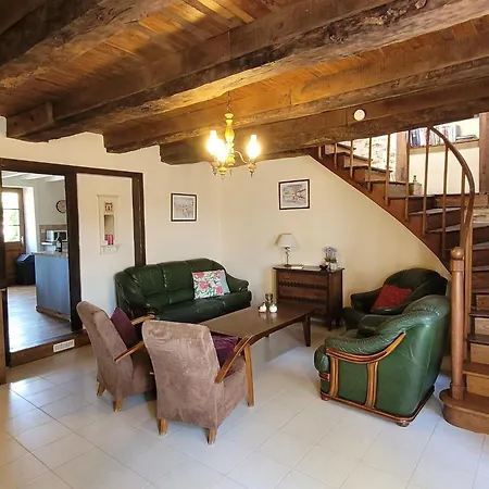 Authentic With Terrace And Shared Pool Vakantiehuis *