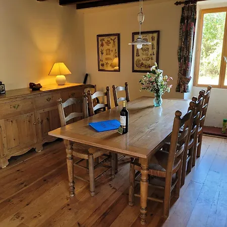 Authentic With Terrace And Shared Pool Vakantiehuis Saint-Saud-Lacoussière