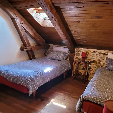 Authentic With Terrace And Shared Pool Vakantiehuis *