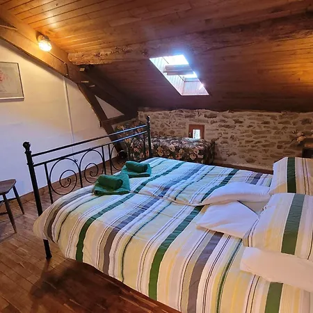 Authentic With Terrace And Shared Pool