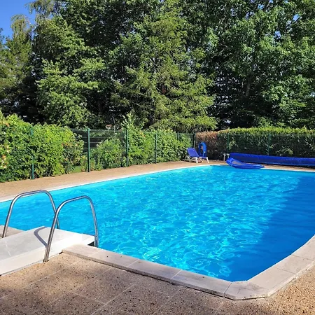 Vakantiehuis Authentic With Terrace And Shared Pool Saint-Saud-Lacoussière