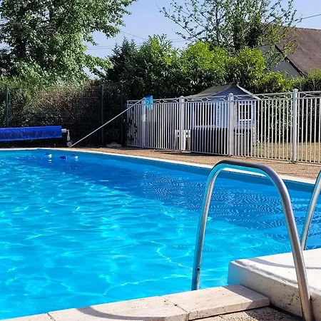 Authentic With Terrace And Shared Pool Vakantiehuis *