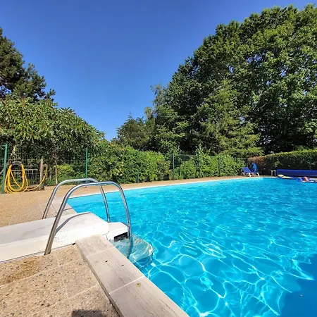 Vakantiehuis Authentic With Terrace And Shared Pool Saint-Saud-Lacoussière