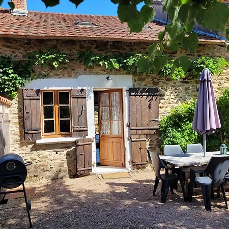 Authentic With Terrace And Shared Pool Vakantiehuis *